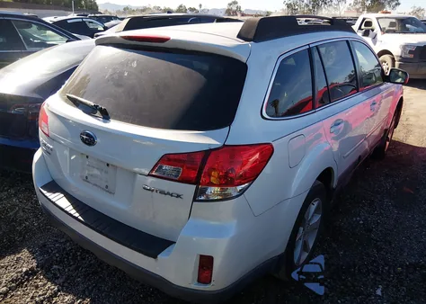 2013 Subaru Outback 2.5I Premium z USA, uszkodzony, nr VIN 4S4BRCCC7D3267528